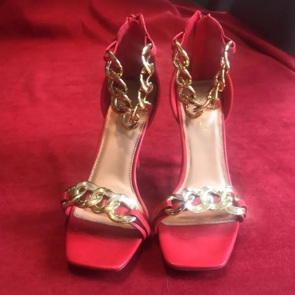 NEW Shoe Dazzle sandals chain detail size 9 - Picture 3 of 8